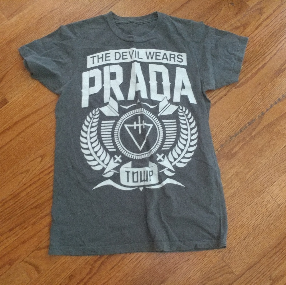 🔥🔥The devil where's PRADA tee..🔥🔥 - Picture 2 of 2